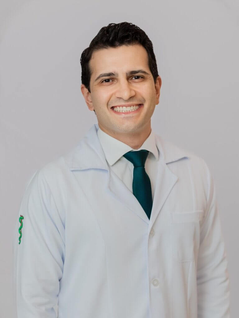 Dr Mauro Fernandes, cirurgião de coluna. Médico de coluna